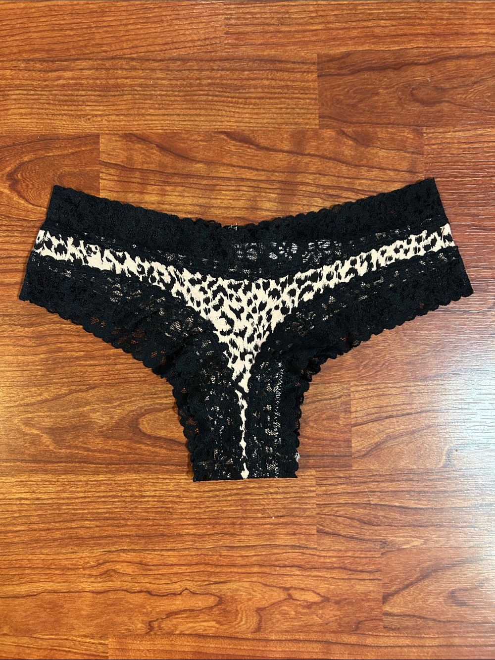 Victoria's Secret Lace Cheeky Panty Small